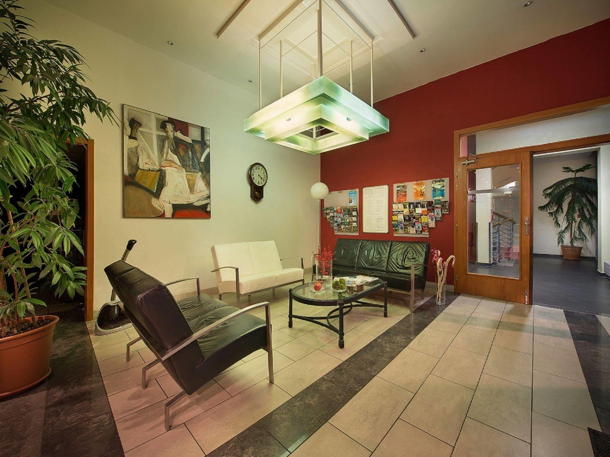 Rezidence Emmy Hotel Praha Bagian luar foto