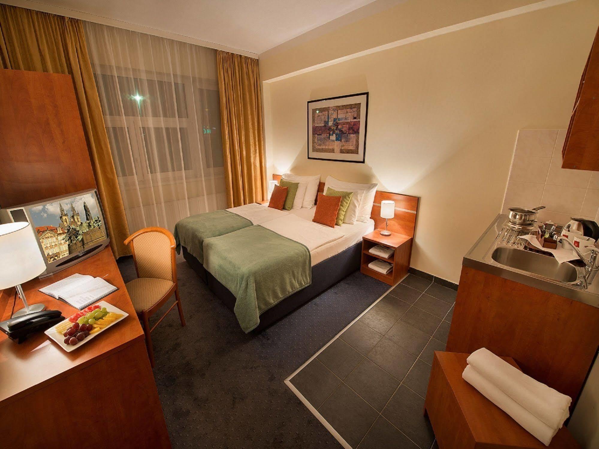 Rezidence Emmy Hotel Praha Bagian luar foto