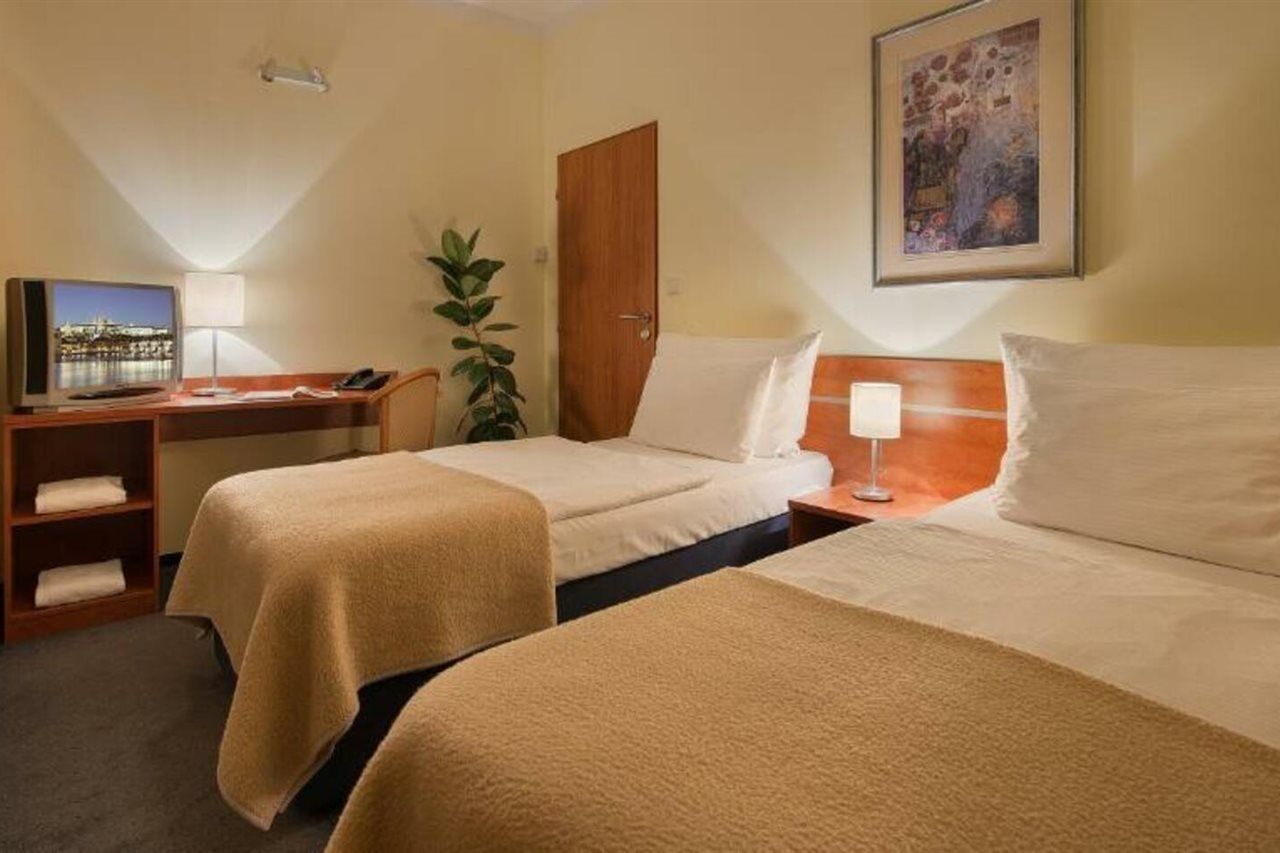 Rezidence Emmy Hotel Praha Bagian luar foto